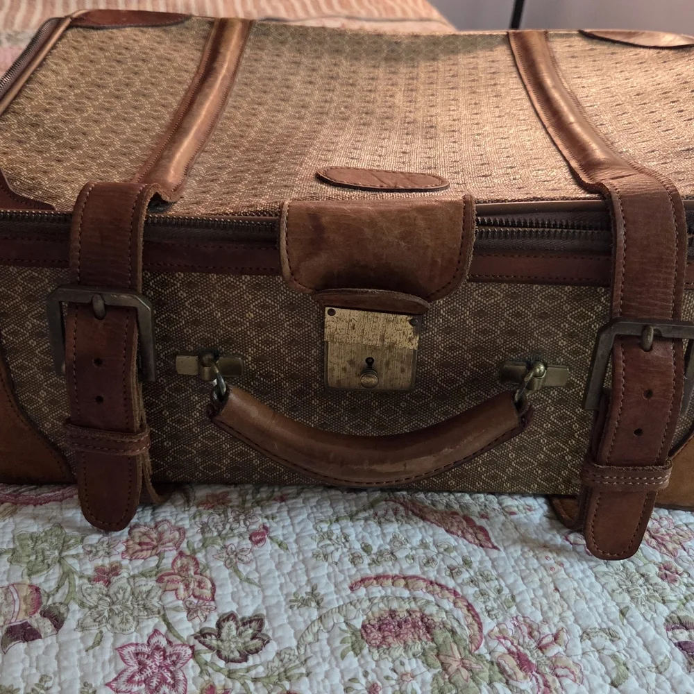 Wings Vintage Leather Trimmed Luggage Suitcase Broken Zipper